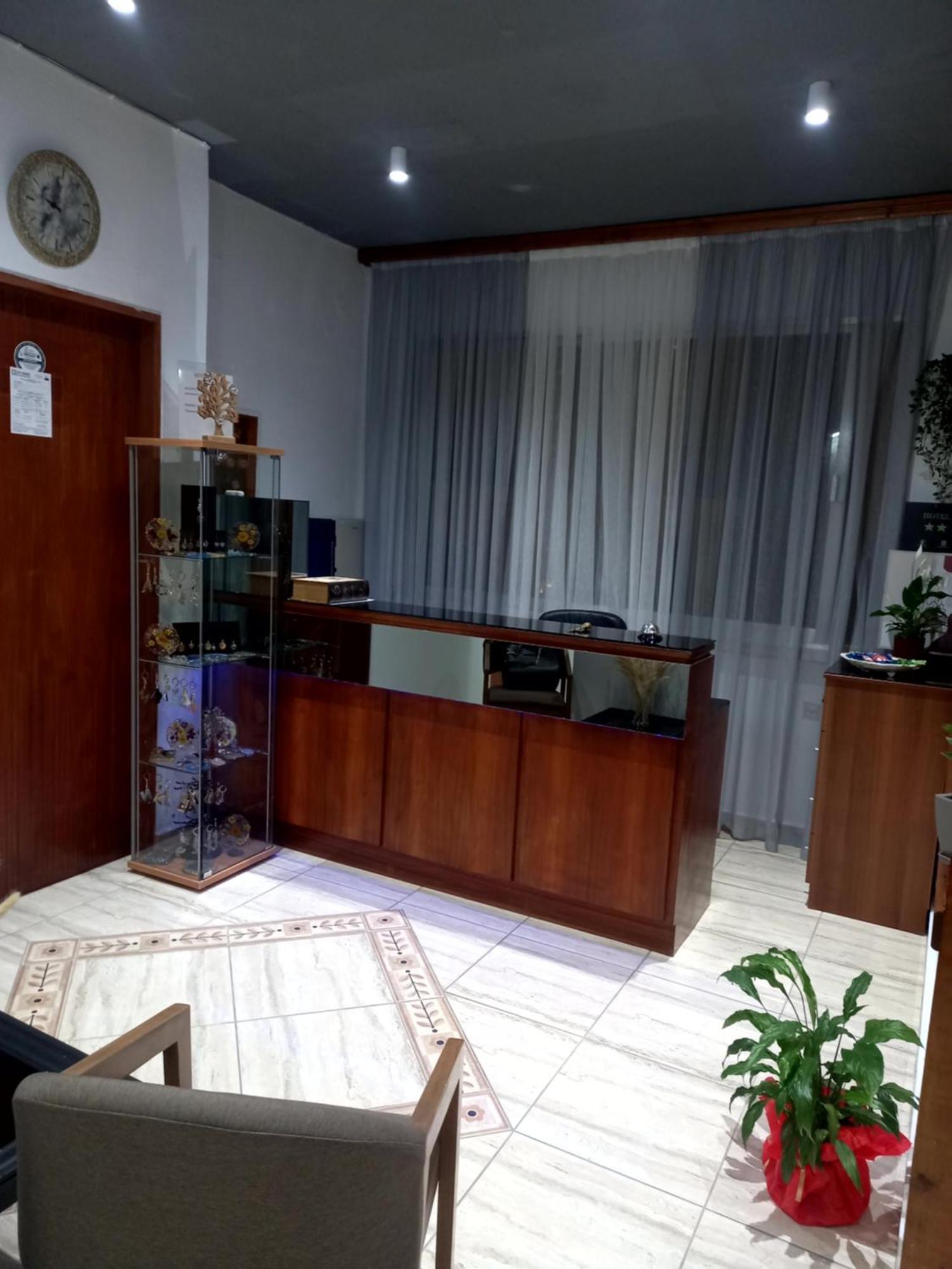 Hotel Tainaro لوترا إديبسو المظهر الخارجي الصورة