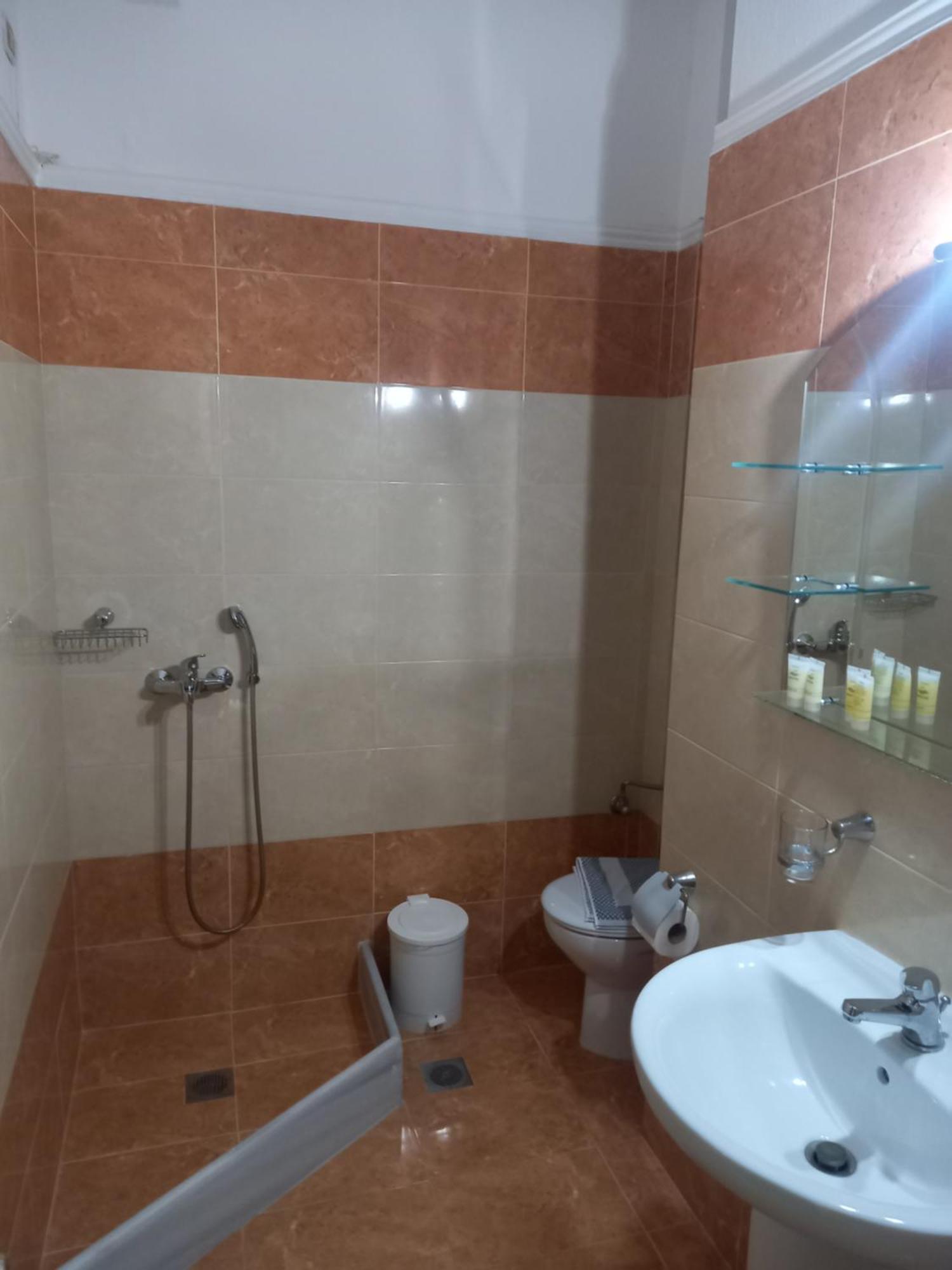 Hotel Tainaro لوترا إديبسو المظهر الخارجي الصورة