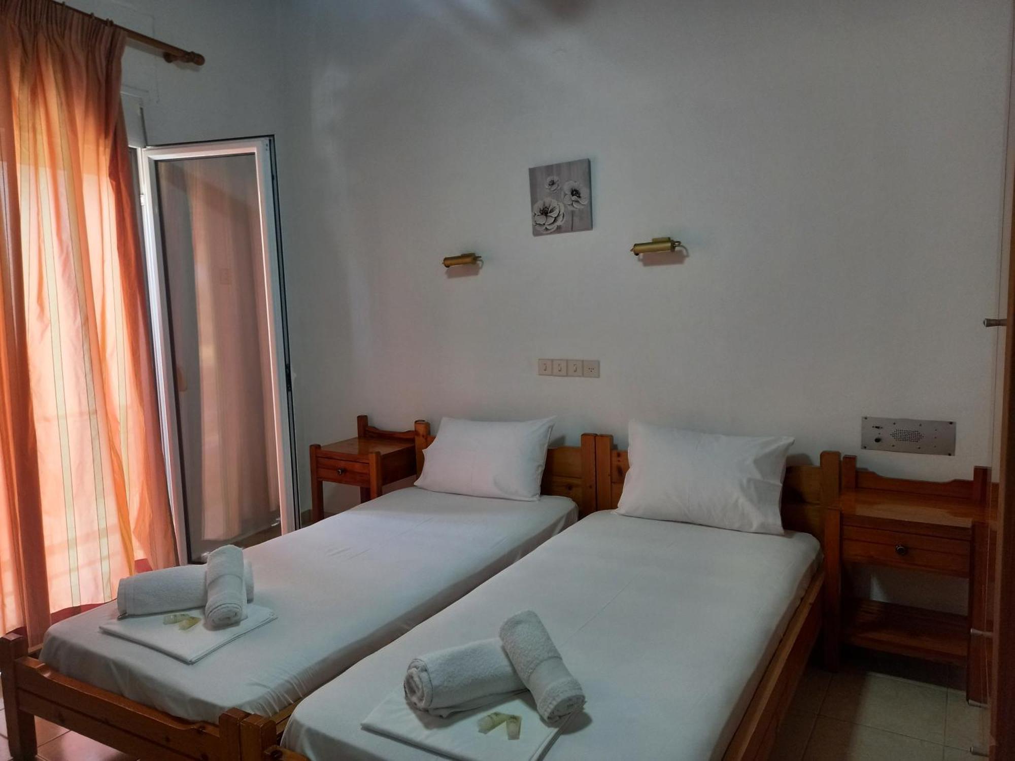 Hotel Tainaro لوترا إديبسو المظهر الخارجي الصورة